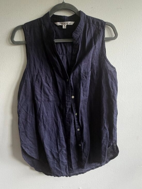 Tops - Sleeveless Button-Down Top - Navy Blue